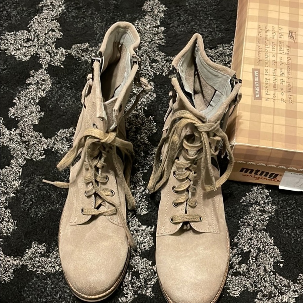 Combat Boot Suede Lace up